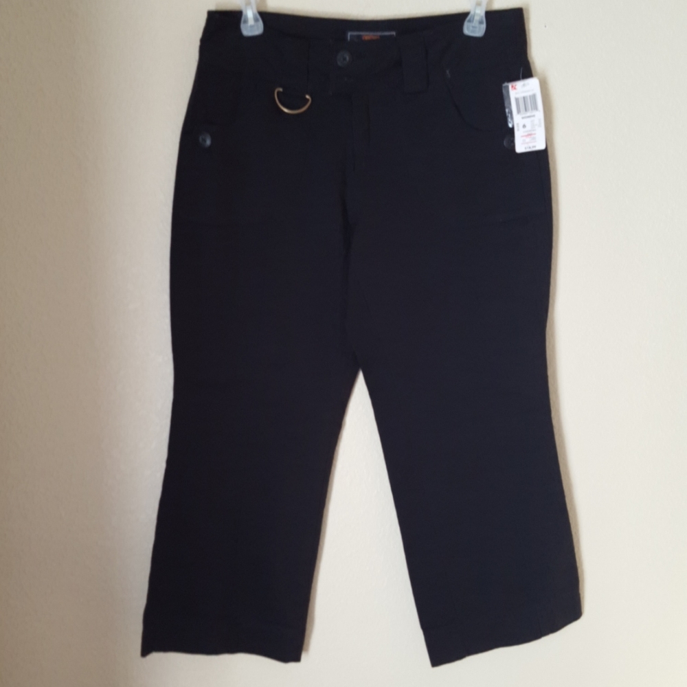 NWT Route 66 woman's black Capri pants size 6